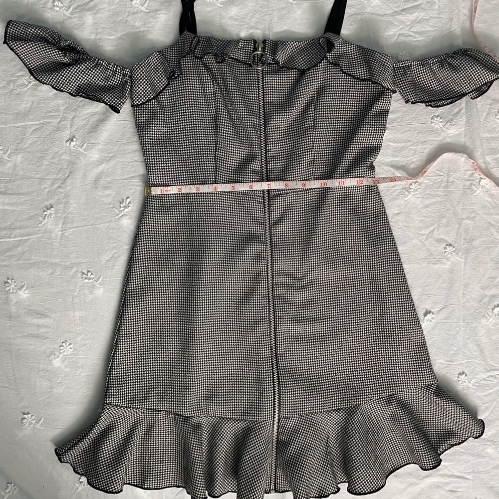 Dress - Picture 3 of 6